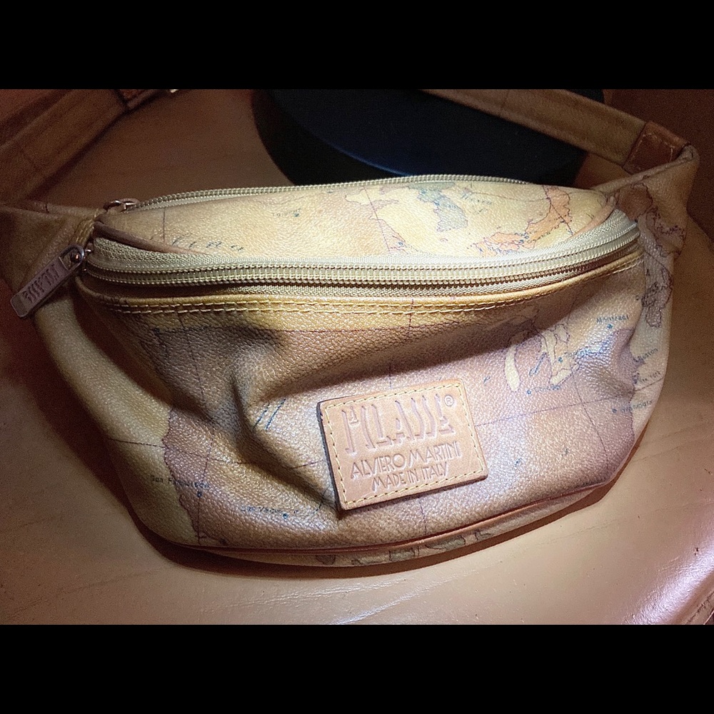 Alviero Martini Vintage Fanny Pack Made in 🇮🇹